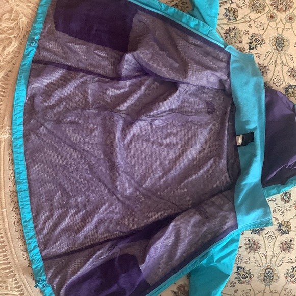 North face rain jacket size small. - Picture 7 of 15